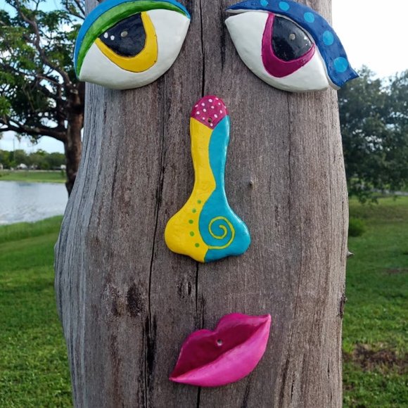 Tree Face Colorful garden decoration Decor Outdoor Fun - Picture 3 of 10